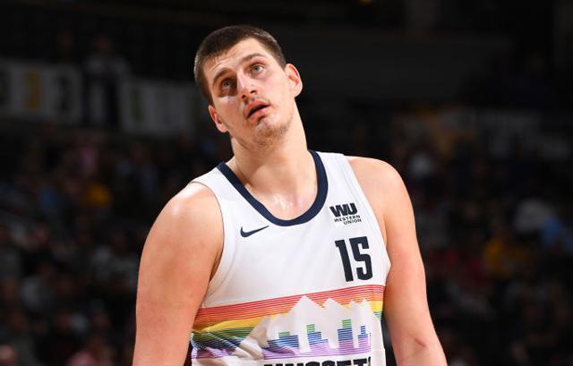 通过一连串 通过一连串