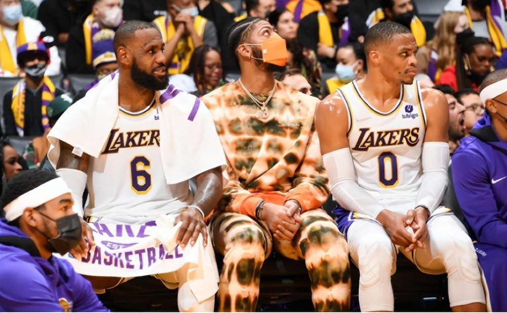 球顺到侧翼 球顺到侧翼